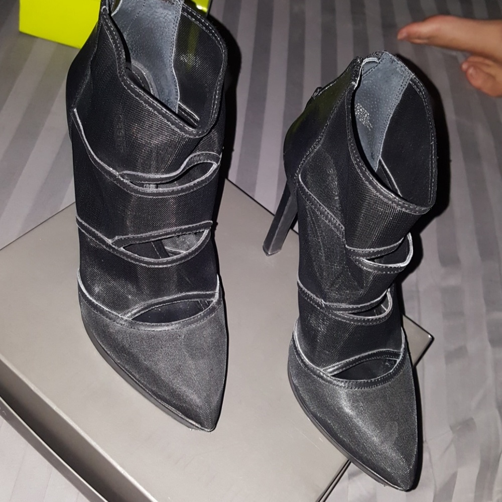 Heels in great condition - Picture 2 of 3